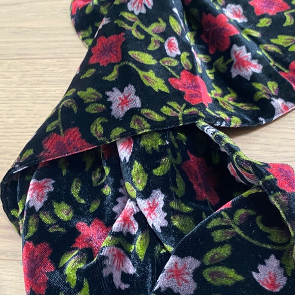 Vintage 💯 Silk Velvet Floral Scarf with Fringe - Picture 6 of 9